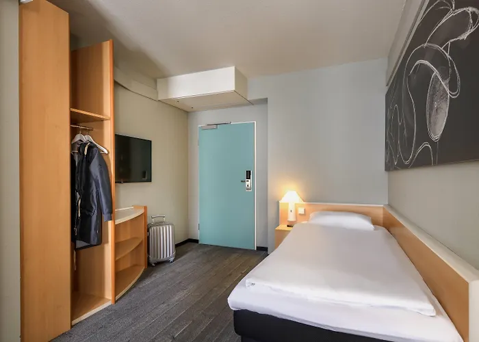 Ibis Alsterring Hotel 3*